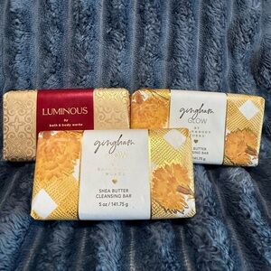 Bath & Body Works Gingham Glow Cleansing Bar - White & Gold Packaging